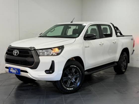 TOYOTA HILUX 2.8 D-4D TURBO DIESEL CD SR 4X4 AUTOMÁTICO